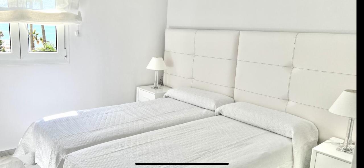 Beachfront Apartment In La Cala De Mijas Exterior photo